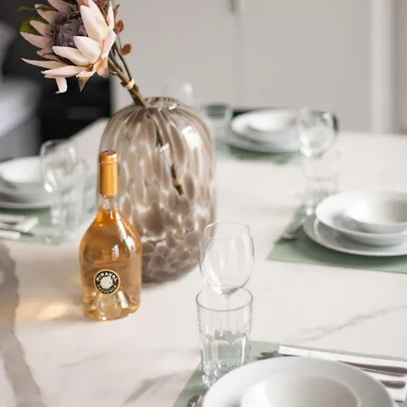 Lejlighed Homely - Spacious, Modern, S-bahn Nearby , Groups & Families *