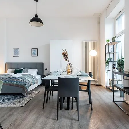 شقة Homely - Spacious, Modern, S-bahn Nearby , Groups & Families