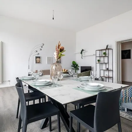 Homely - Spacious, Modern, S-bahn Nearby , Groups & Families * Berlin
