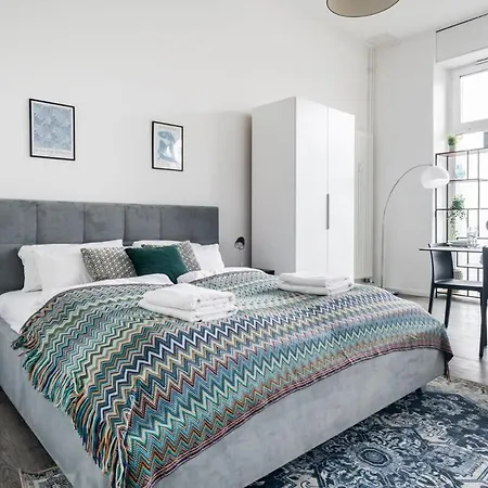 Homely - Spacious, Modern, S-bahn Nearby , Groups & Families برلين