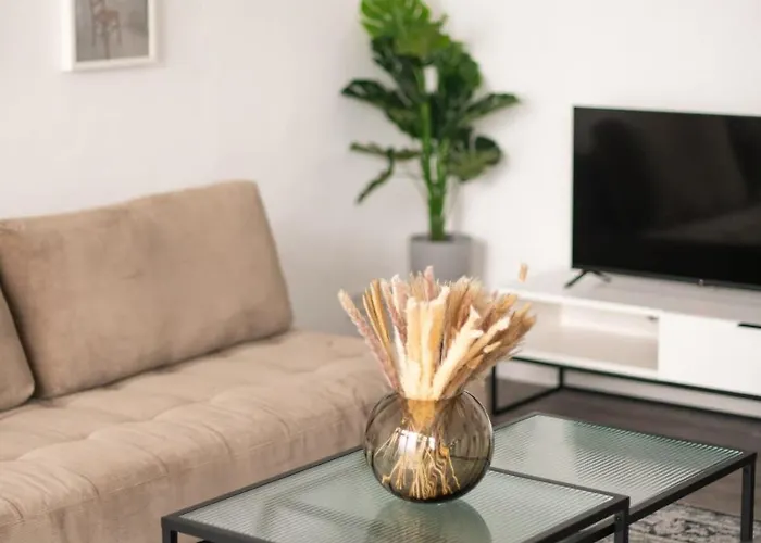 Homely - Spacious, Modern, S-bahn Nearby , Groups & Families شقة