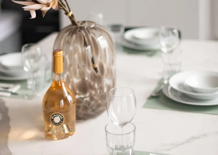 شقة Homely - Spacious, Modern, S-bahn Nearby , Groups & Families *