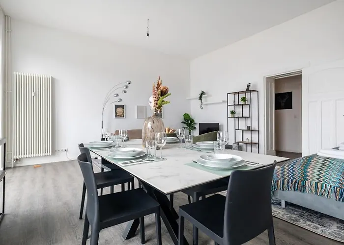 Homely - Spacious, Modern, S-bahn Nearby , Groups & Families * برلين