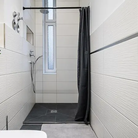 Homely - Spacious, Modern, S-bahn Nearby , Groups & Families