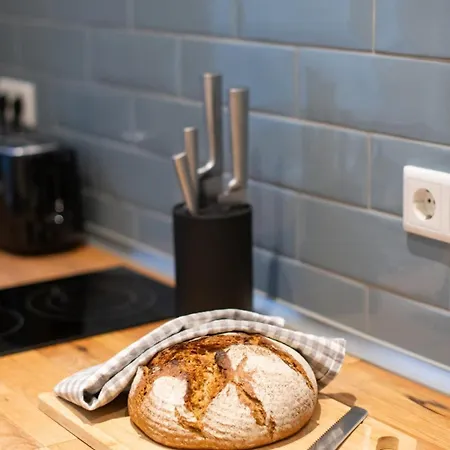 Homely - Spacious, Modern, S-bahn Nearby , Groups & Families דירה ברלין