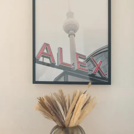 Homely - Spacious, Modern, S-bahn Nearby , Groups & Families Apartman *