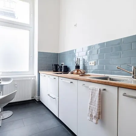 Apartman Homely - Spacious, Modern, S-bahn Nearby , Groups & Families Berlin