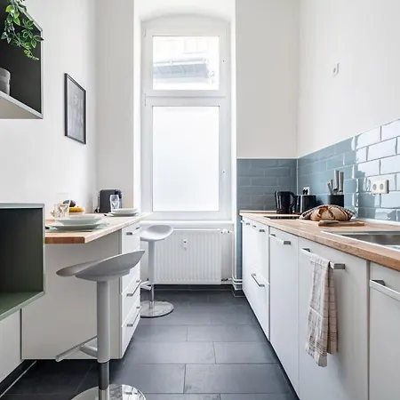 Homely - Spacious, Modern, S-bahn Nearby , Groups & Families Berlin