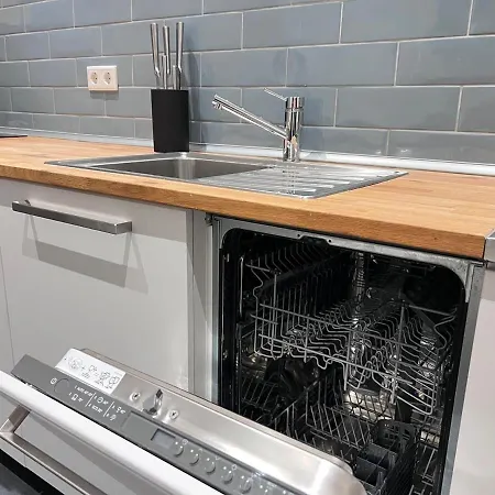 Homely - Spacious, Modern, S-bahn Nearby , Groups & Families *