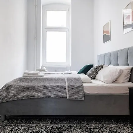 Homely - Spacious, Modern, S-bahn Nearby , Groups & Families