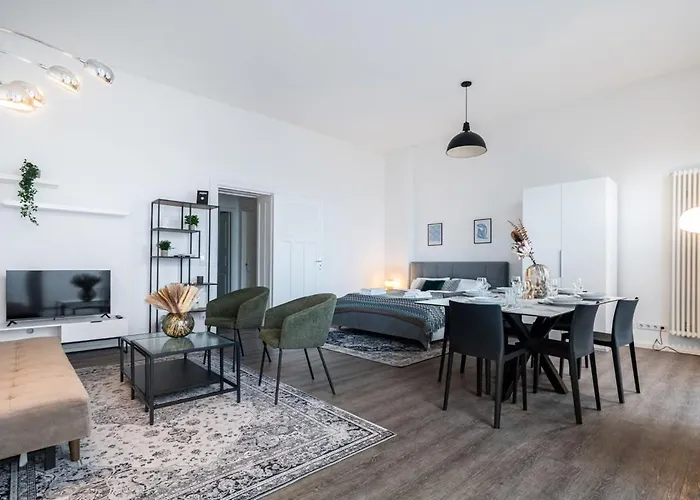 Homely - Spacious, Modern, S-bahn Nearby , Groups & Families * 베를린