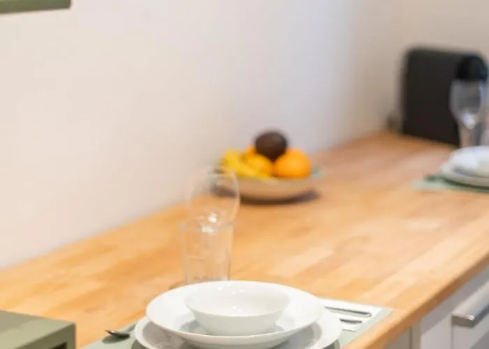 Homely - Spacious, Modern, S-bahn Nearby , Groups & Families 公寓