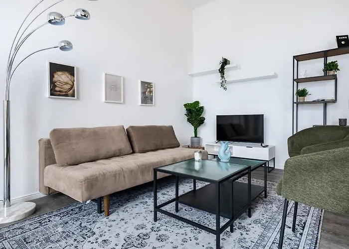 公寓 Homely - Spacious, Modern, S-bahn Nearby , Groups & Families