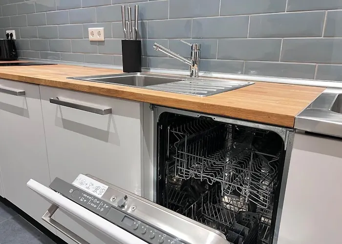 Homely - Spacious, Modern, S-bahn Nearby , Groups & Families *