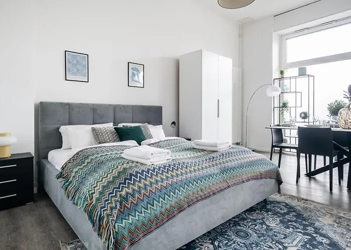 Homely - Spacious, Modern, S-bahn Nearby , Groups & Families 베를린