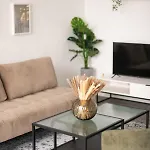 Homely - Spacious, Modern, S-bahn Nearby , Groups & Families Apartment