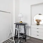 Apartment Homely - Spacious, Modern, S-bahn Nearby , Groups & Families *