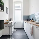 Homely - Spacious, Modern, S-bahn Nearby , Groups & Families Berlin