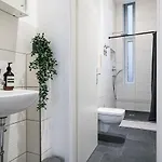 Apartment Homely - Spacious, Modern, S-bahn Nearby , Groups & Families