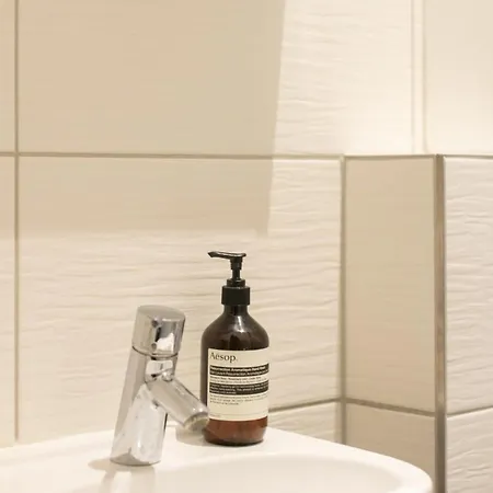 Homely - Spacious, Modern, S-bahn Nearby , Groups & Families Appartement *