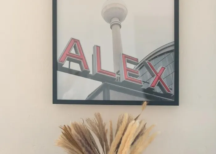 Homely - Spacious, Modern, S-bahn Nearby , Groups & Families Apartment *