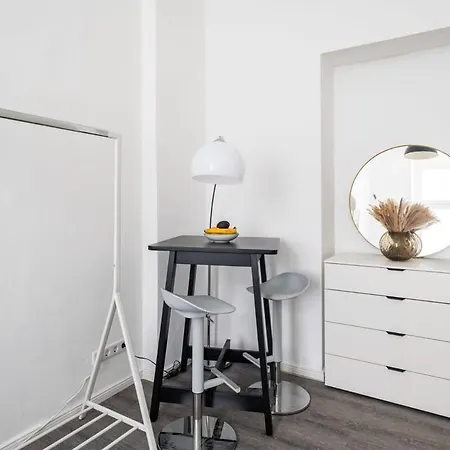 Appartement Homely - Spacious, Modern, S-bahn Nearby , Groups & Families *