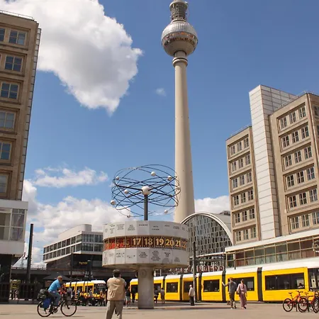 Homely - Spacious, Modern, S-bahn Nearby , Groups & Families Appartement Berlin