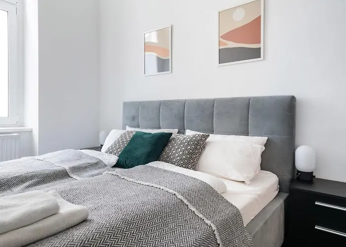 Apartament Homely - Spacious, Modern, S-bahn Nearby , Groups & Families *