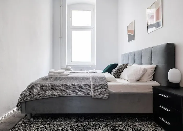 Homely - Spacious, Modern, S-bahn Nearby , Groups & Families